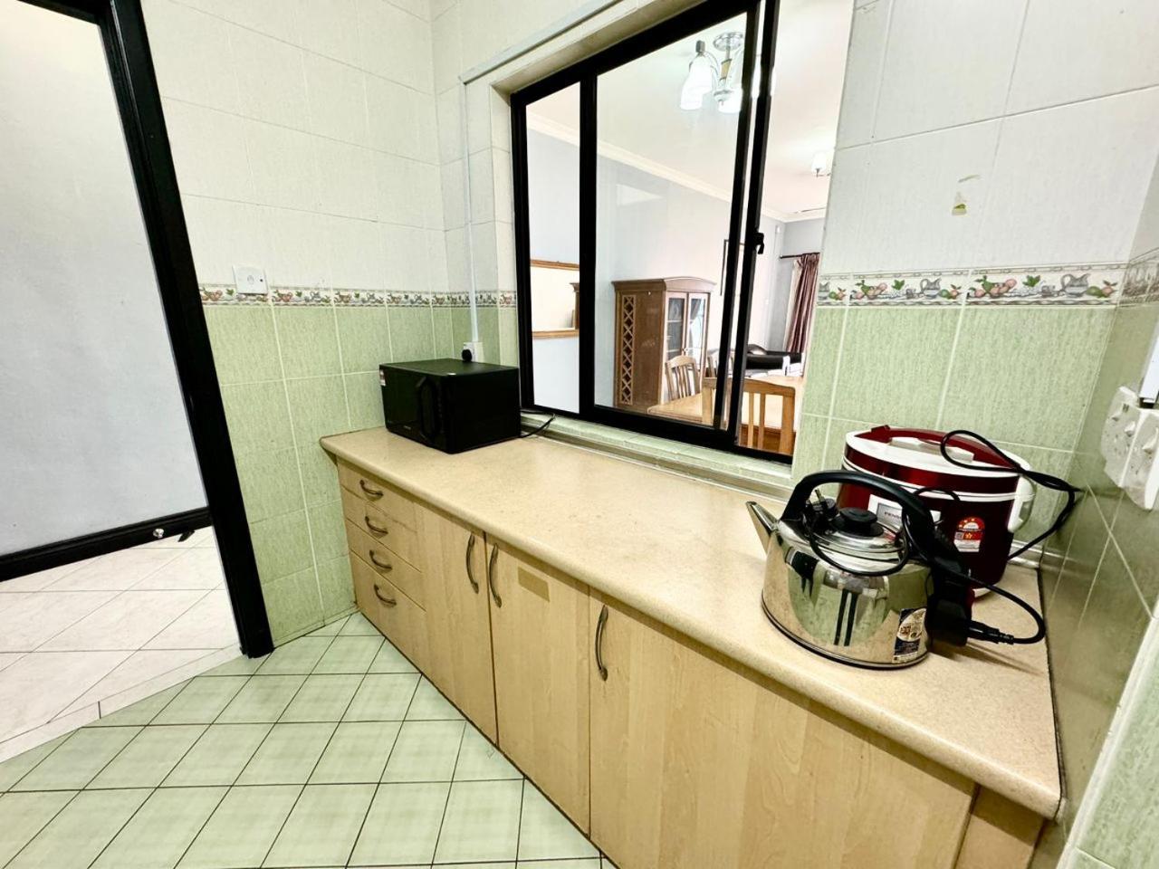 Marina Court Vacation Home 3 Bedrooms - Kota Kinabalu Exterior photo